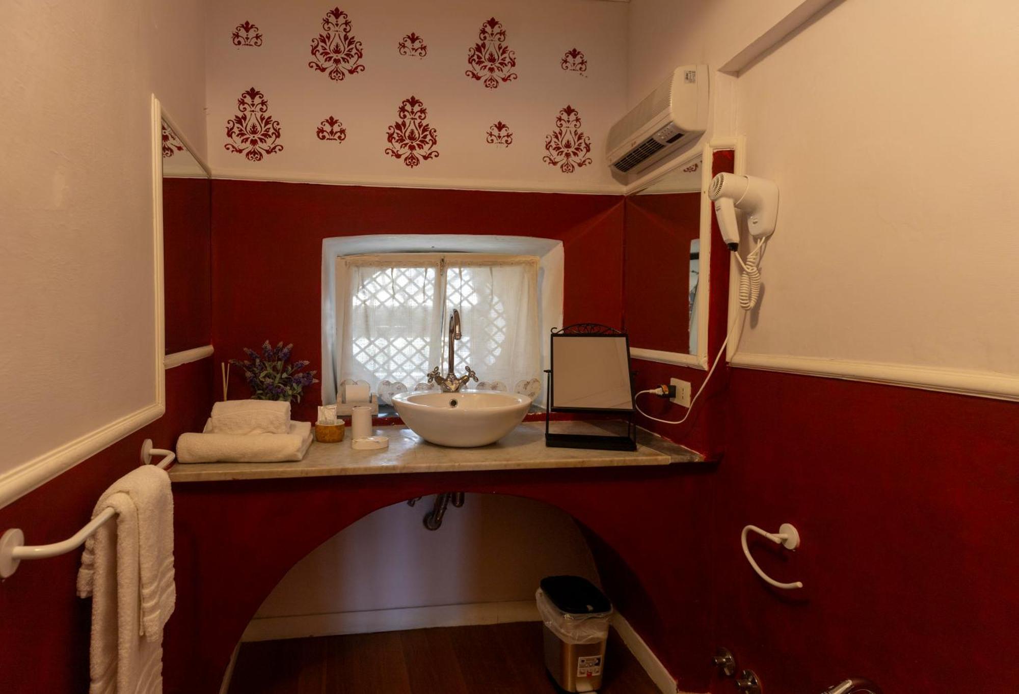 La Foresteria Di Palazzo Picedi Benettini Sarzana Room photo
