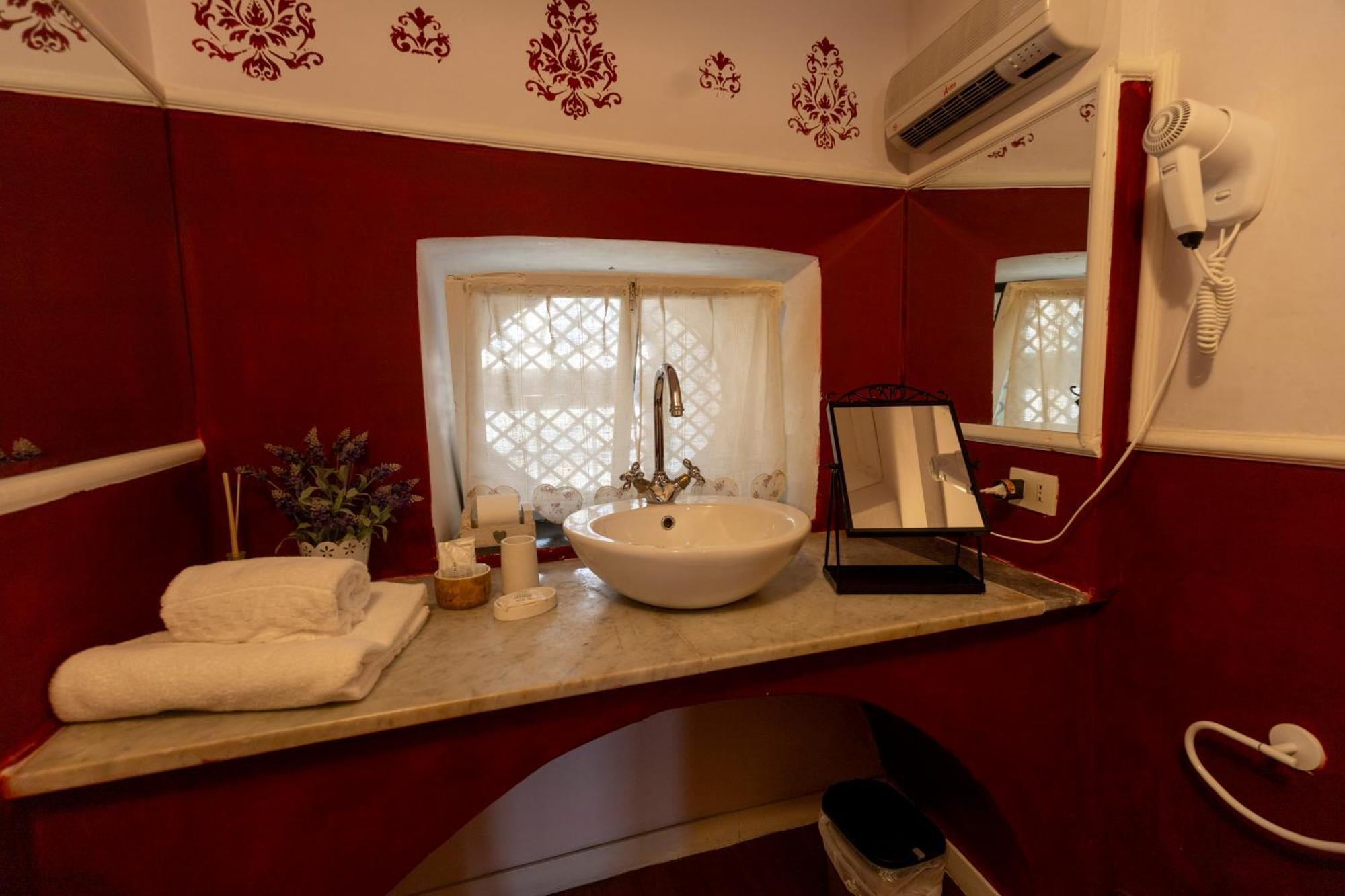 La Foresteria Di Palazzo Picedi Benettini Sarzana Room photo
